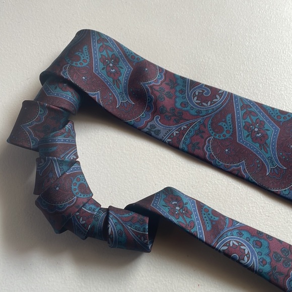 Eaton’s silk Paisley pattern tie - Picture 5 of 8